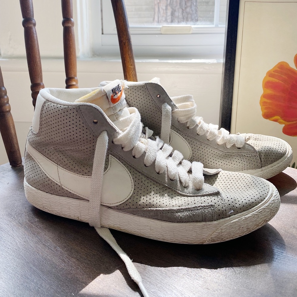 Nike Blazers (Vintage Suede) (size 9)